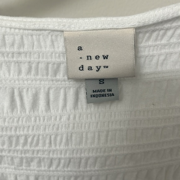 White T-shirt - Picture 2 of 2